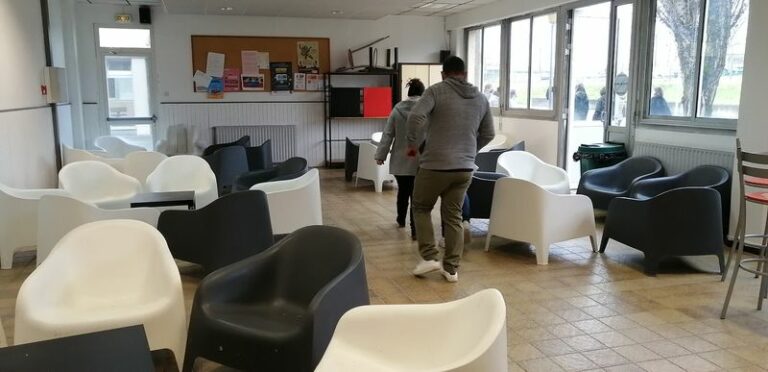 Les STI2D refont la Cafèt !
