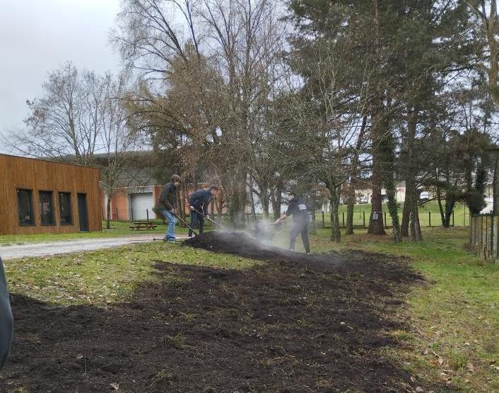 Projet de plantation d’une haie par les éco délégués